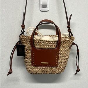 🌿✨ House of Harlow 1960 Woven Bag with Removable Crossbody Strap! 👜🌼
